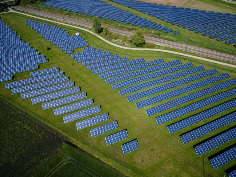 Solaranlagen auf einem Feld