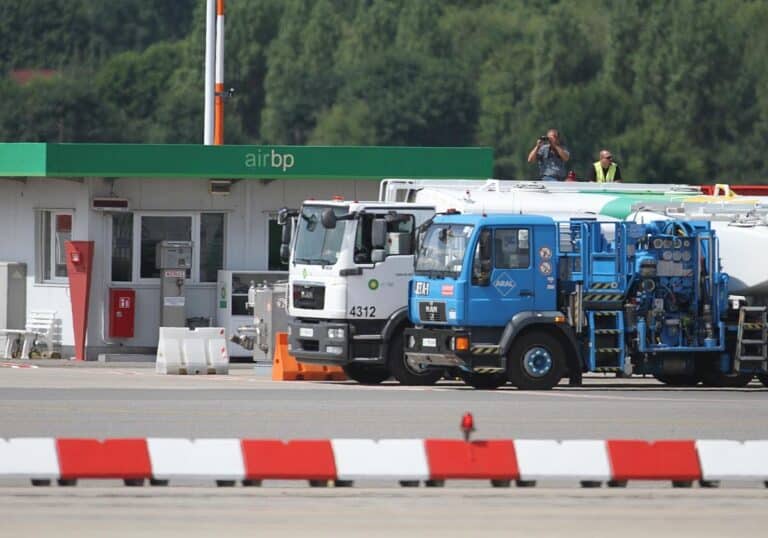 Kerosin-Tankstelle (Archiv)