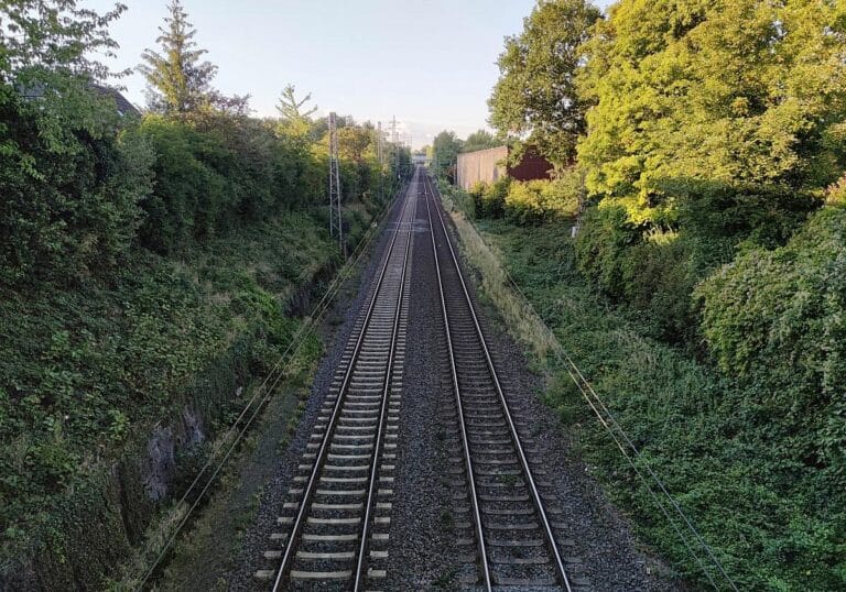 Zweigleisige Bahnstrecke
