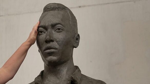 Riesige Pelé-Statue vor WM-Stadion in Mexiko aufgestellt