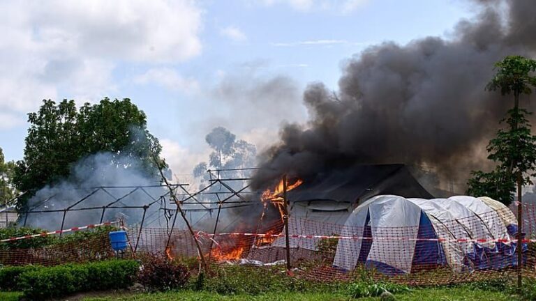 Ebola-Ausbruch im Kongo: Behandlungszentrum in Brand gesetzt