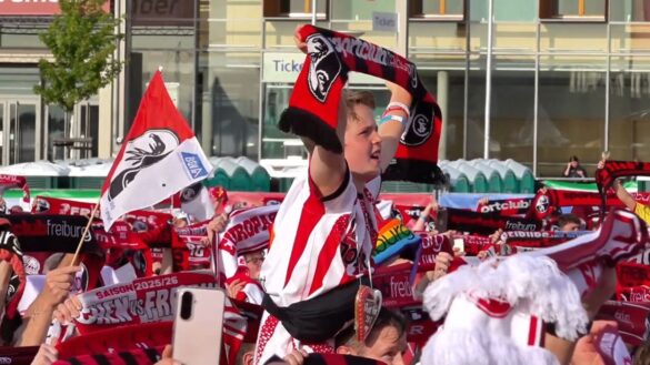 image Freiburgs Fans feiern ihre Helden trotz Finalniederlage