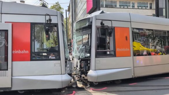 Zwei Straßenbahnen kollidieren in Düsseldorf - 27 Verletzte