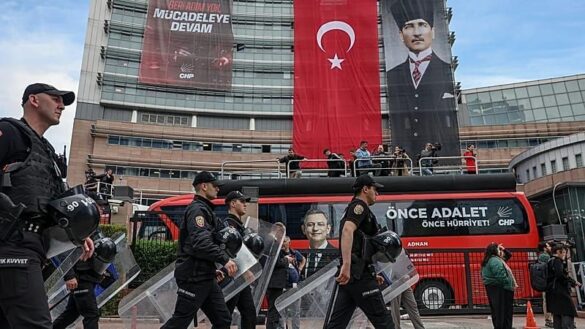 Polizei stürmt CHP-Zentrale in Ankara mit Tränengas