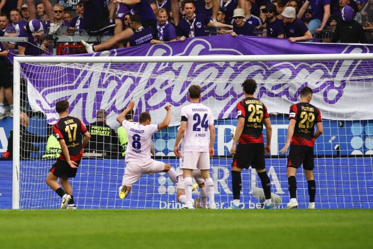 Robert Tesche trifft zum 3:2 für den VfL Osnabrück.