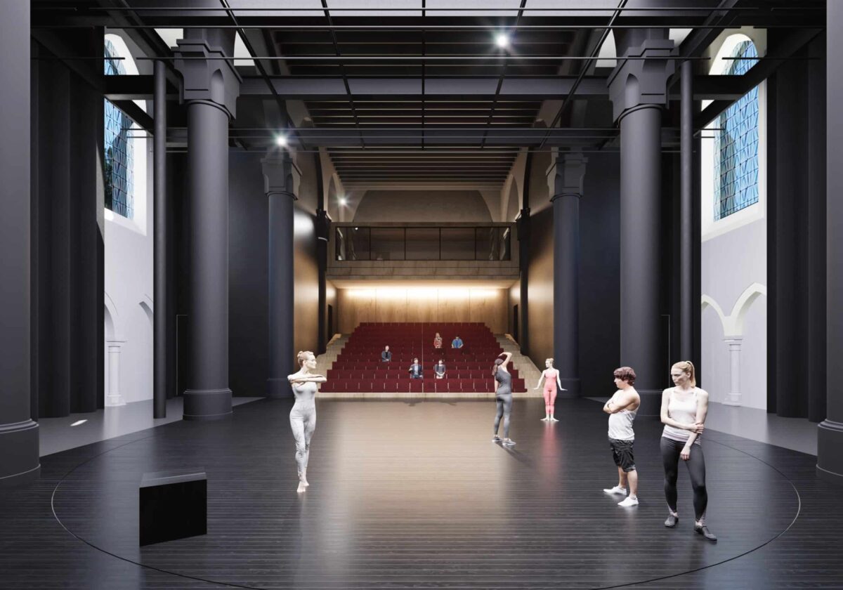 Im Inneren der ehemaligen Kirche entsteht nicht nur eine von insgesamt drei Probebühnen, sondern dank Bestuhlung auch eine weitere Spielstätte neben dem Theater am Domhof und dem emma-theater. (Bild KI-generiert) / Foto: Stadt Osnabrück