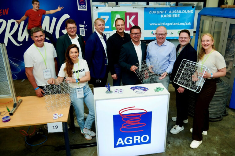 Freuen sich über den Erfolg der Messe (v.li.): Dirk Niekamp, Gemeinde Bad Essen, Katja Bielefeld, Servicestelle Schule-Wirtschaft MaßArbeit, Mathias Westermeyer, 2. Stellvertreter des Bürgermeisters Bohmte, Dominik Meyer, Geschäftsführer AGRO International, Timo Natemeyer, Bürgermeister Bad Essen, Lars Hellmers, Vorstand MaßArbeit, Erik Ballmeyer, Bürgermeister Ostercappeln, Ramón Mildner, Regionalmana-ger LEADER pro-t-in, Manuela Lehmann, ArbeitgeberService MaßArbeit. / Foto: Uwe Lewandowski in Landkreis Osnabrück (Region)
