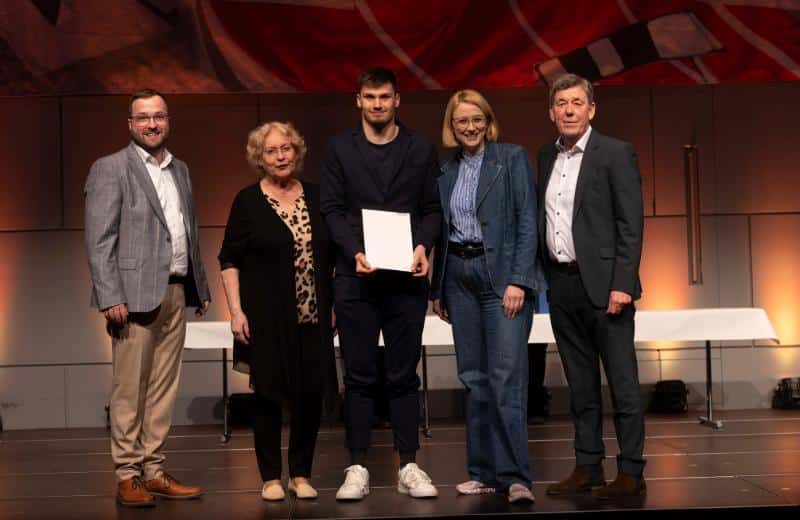 Julian Füllgraf (Mitte) bei Sportlerehrung.