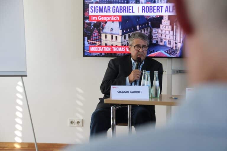 Sigmar Gabriel / Foto: Dominik Lapp in Innenstadt