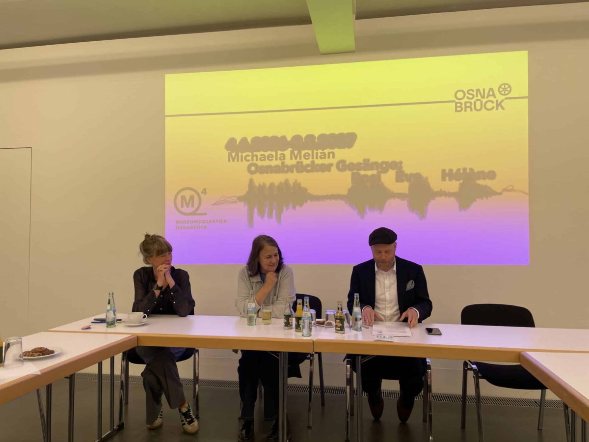 Kuratorin Dr. Mechthild Achelwilm, Künstlerin Michaela Melián und Museumsdirektor Nils-Arne Kässens. / Foto: Dominik Lapp