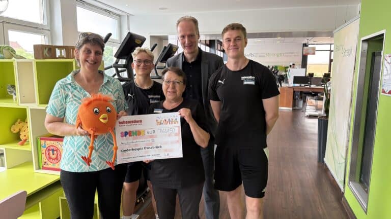 Spendenübergabe in Osnabrück. / Foto: Hohenzollern Sport und Wellness in Innenstadt