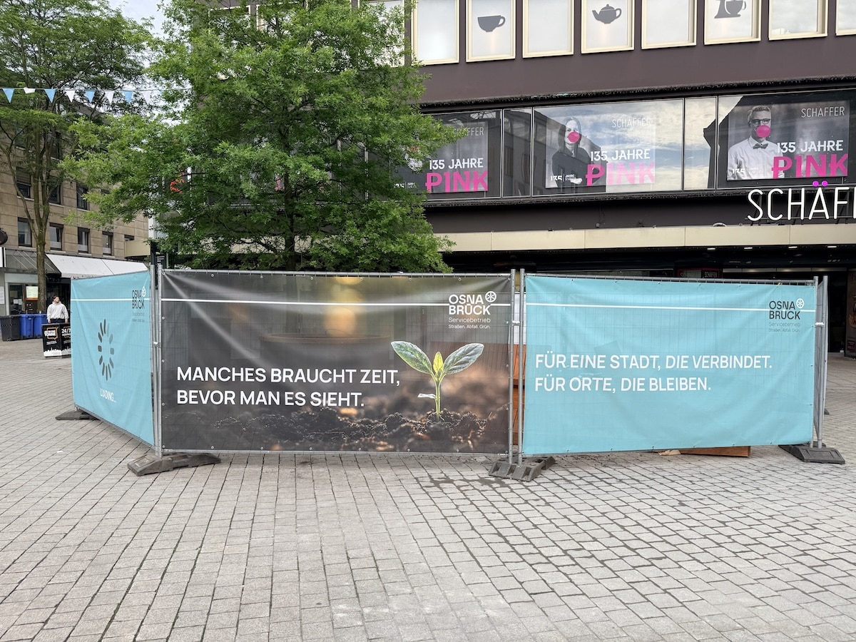 Noch verhüllt: die „Klimaoase“ auf dem Nikolaiort