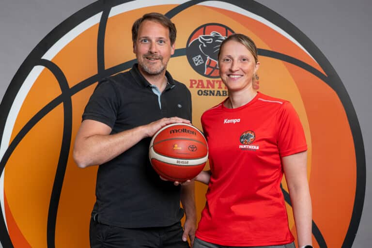 OSC-Geschäftsführer Sascha Bartsch mit Jill Lorent. / Foto: Werbeagentur team4media in Osnabrück (Gesamtstadt)