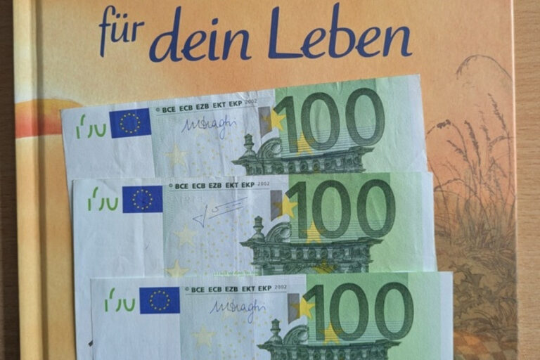 Bargeld im Buch in Wallenhorst / Foto: Polizeiinspektion Osnabrück in Wallenhorst (Zentrum)