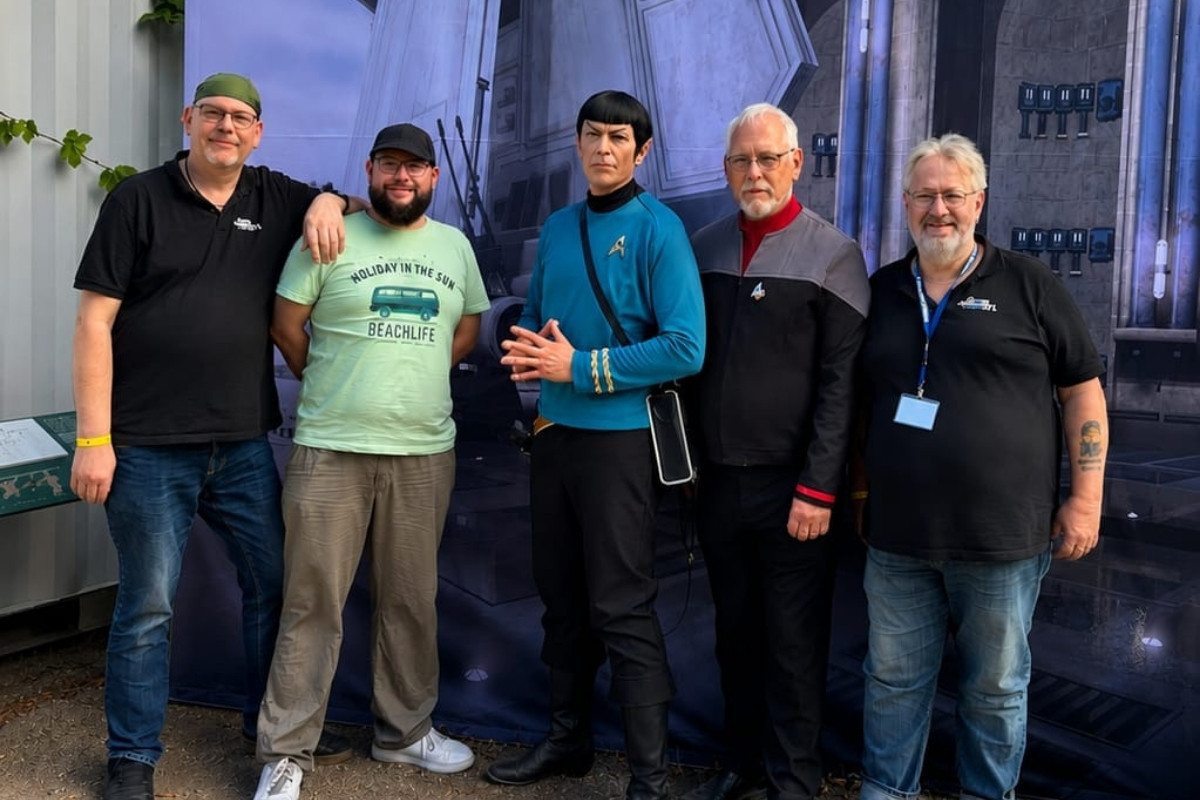 Mit Lichtschwertern gegen Mobbing: Wie die Osnabrücker Star Warriors echte Hilfe leisten Die Star Warriors aus Osnabrück verbinden die Faszination großer Science-Fiction-Welten mit sozialem Engagement. / Foto: Privat