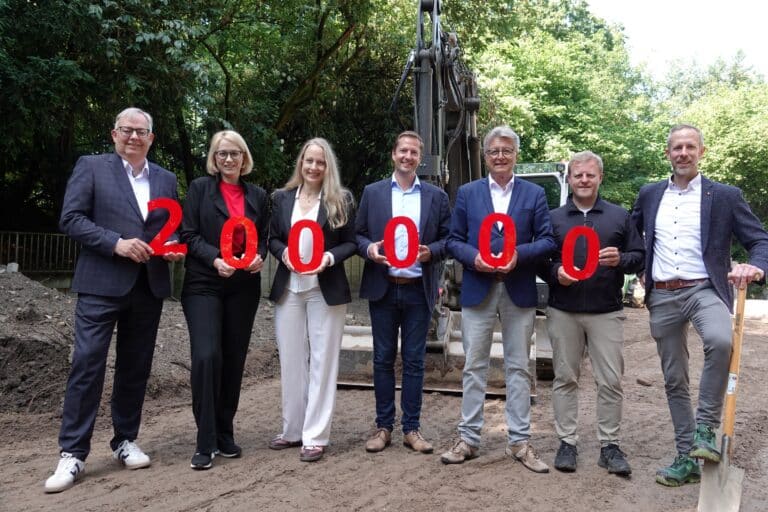 Scheckübergabe im Zoo Osnabrück. / Foto: Hanna Räckers in Schölerberg