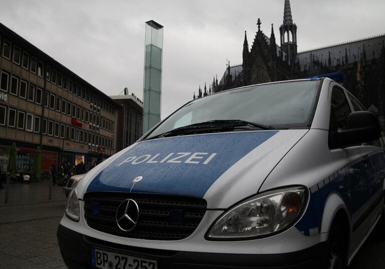 Polizeiauto vor