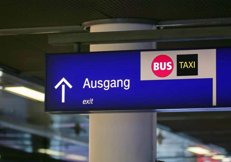 Ausgangsschild bei