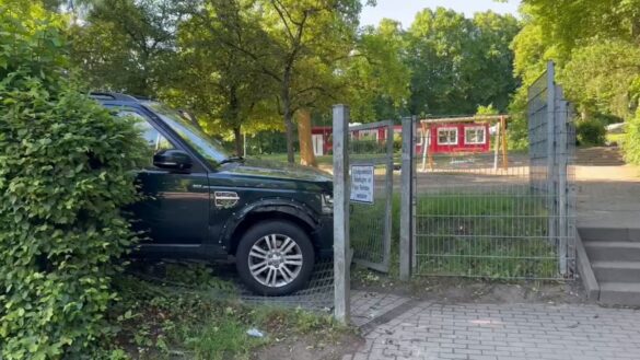 Schwerer Unfall vor Hamburger Schule: Kinder verletzt