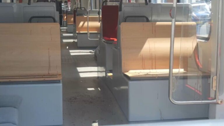 Messerattacke in Bremer Straßenbahn: Mann in Lebensgefahr