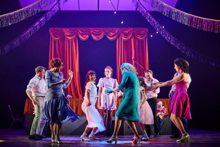 „Wenn die Sterne fallen“ am Theater Osnabrück. / Foto: Joseph Ruben in Innenstadt