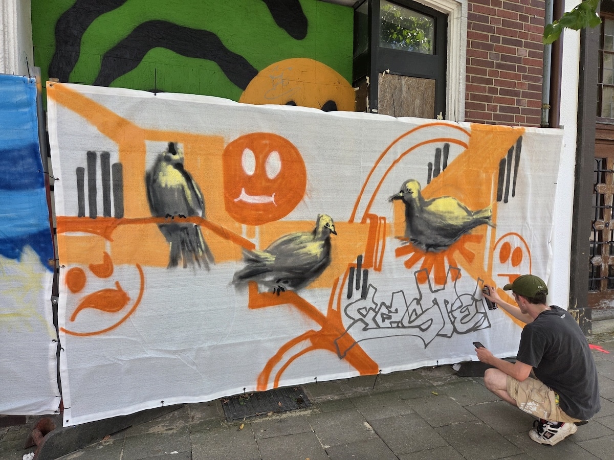 Motiv „Grüße an alle Tauben“, Künstler @SPURVONMAX