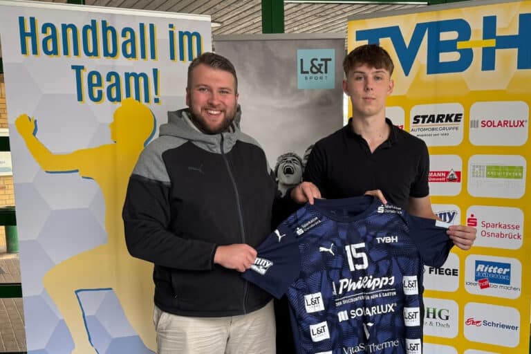 Mark Kubes (re.) und Cheftrainer Timon Döring. / Foto: TV Bissendorf-Holte