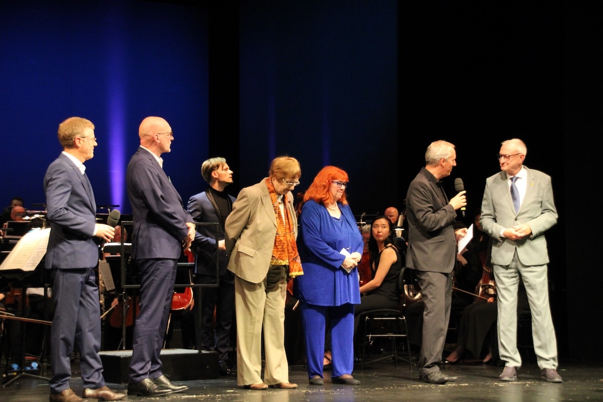 Ehrung im Rahmen der Operngala. / Foto: Dominik Lapp