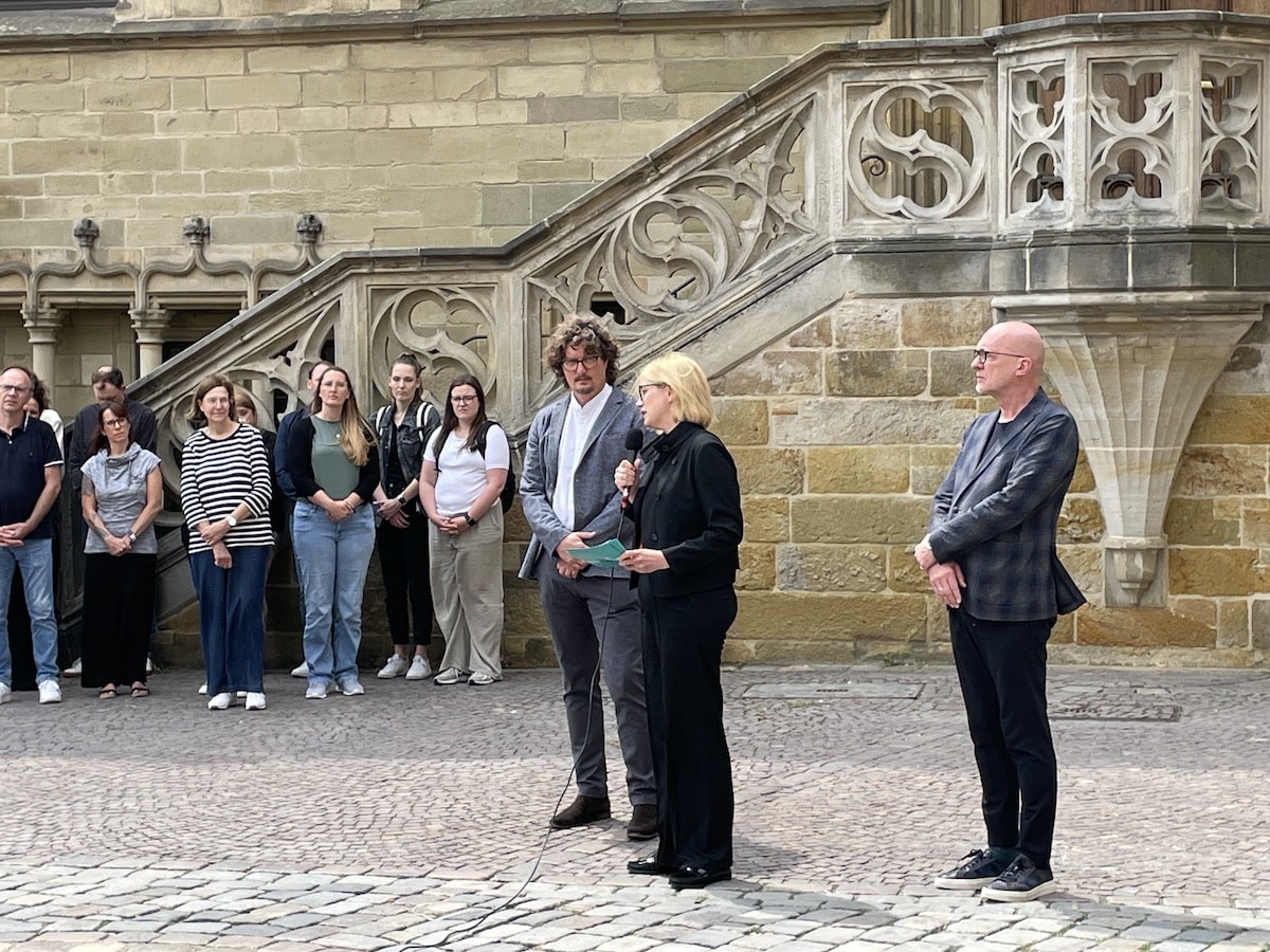 Schweigeminute auf dem Marktplatz Osnabrück / Foto: Dominik Lapp