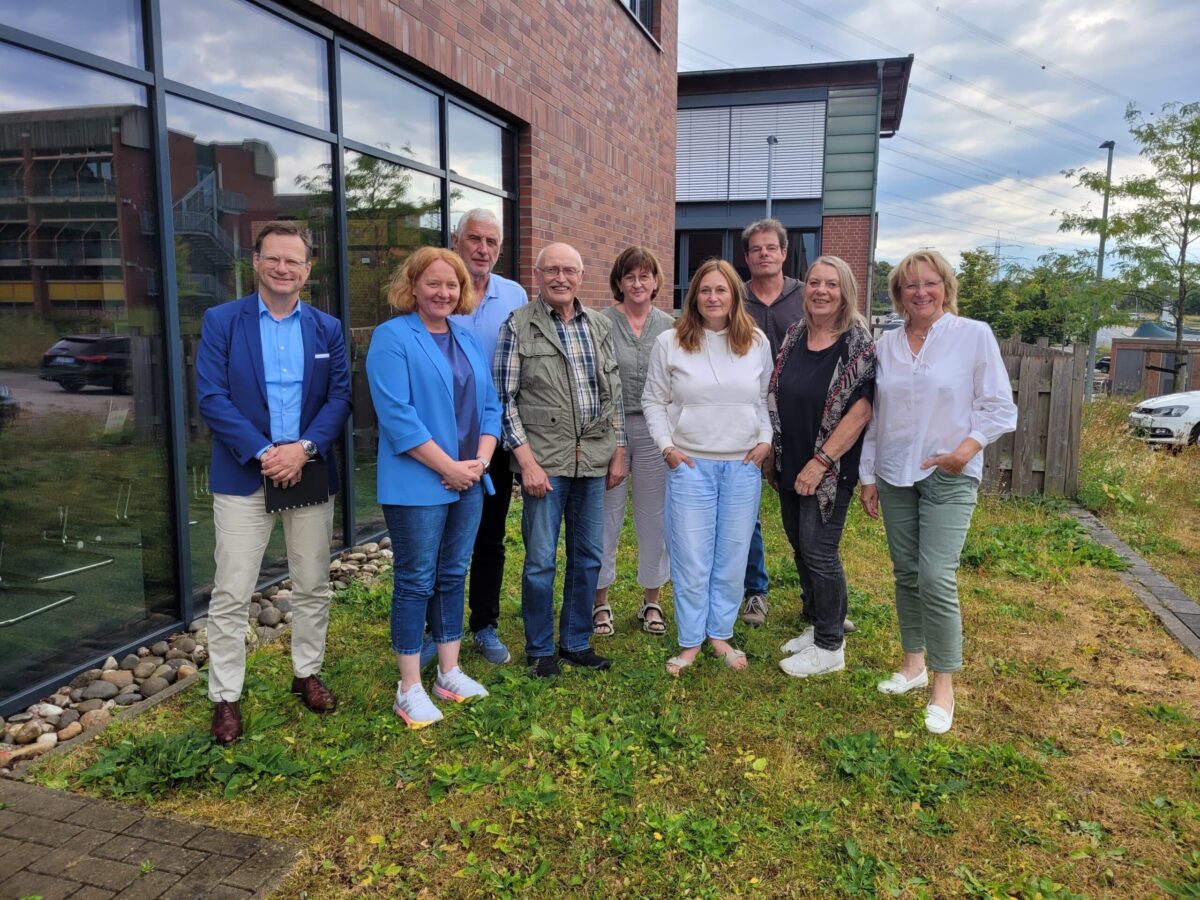 Was man im Landkreis Osnabrück vom ÖPNV in Vechta lernen kann Thomas Könnecker (Landkreis Osnabrück), Nicole Bramlage (Landkreis Vechta), Erwin Schröder (UWG Belm), Karl-Georg Görtemöller (Bramsche), Monika Abendroth (Hilter), Silker Depker (Bad Essen), Volker Beermann (Georgsmarienhütte), Ursula Möhr-Loos (Bad Essen) und Jutta Olbricht (Georgsmarienhütte).