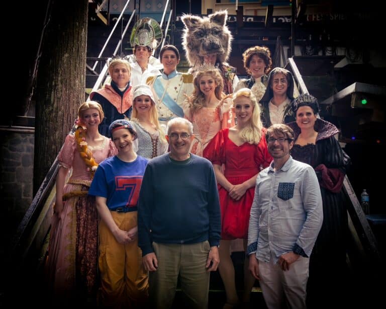 Die Cast mit Autor Philip LaZebnik (Mitte). / Foto: Daniel Lagerpusch in Landkreis Osnabrück (Region)