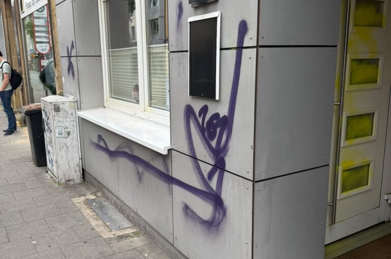Farbanschlag auf die JohannisBier-Stube in Osnabrück in Innenstadt
