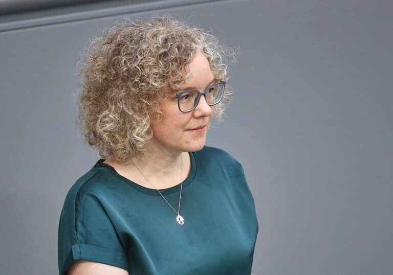 Julia Verlinden
