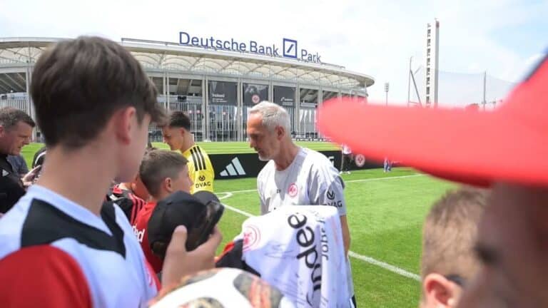 Hütter kehrt zu Eintracht Frankfurt zurück