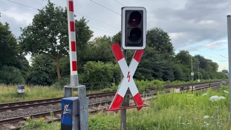 Brandstiftung legt Zugverkehr zwischen Hamburg und Cuxhaven lahm