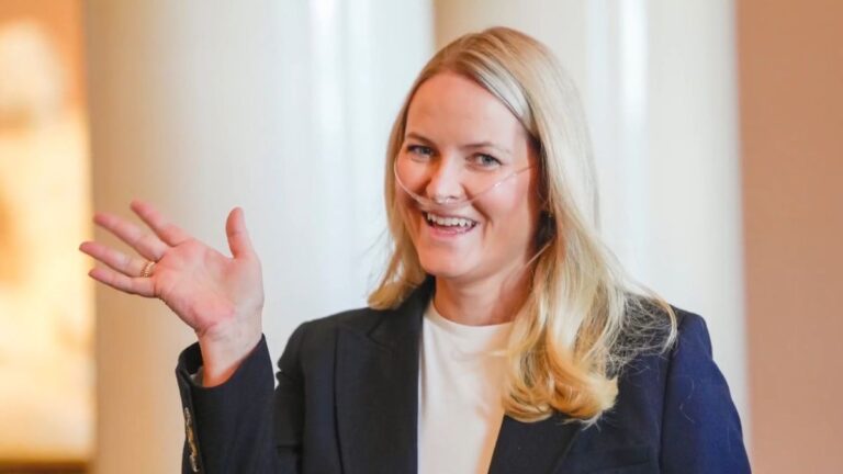 Mette-Marit nach OP zu Hause, Sohn Høiby im Hausarrest