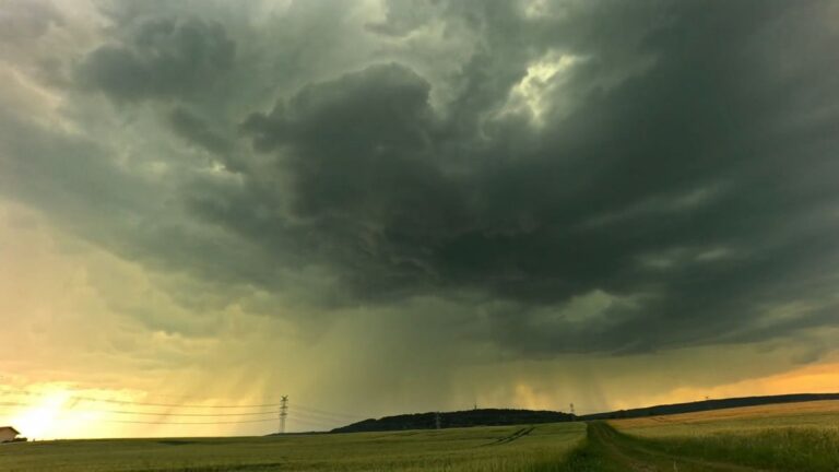 Hitze und Gewitter: Unwetter und Hitzewarnungen in Deutschland