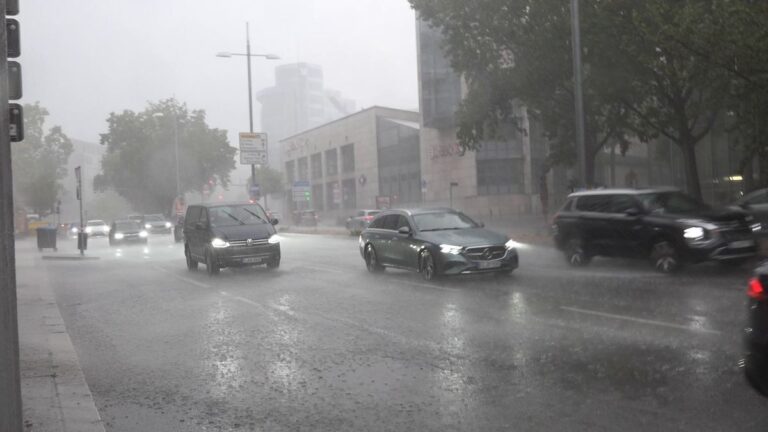 Heftige Gewitter in Süddeutschland: Hagel, Starkregen und Verletzte