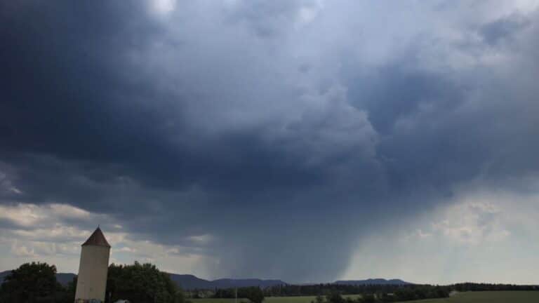 Schwere Unwetter: Gewitter, Hagel und Starkregen in Deutschland
