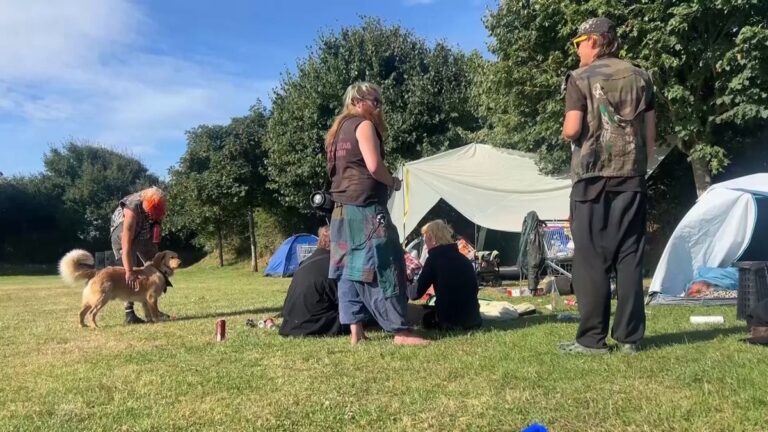Punk-Protestcamp auf Sylt nach juristischem Streit gestartet
