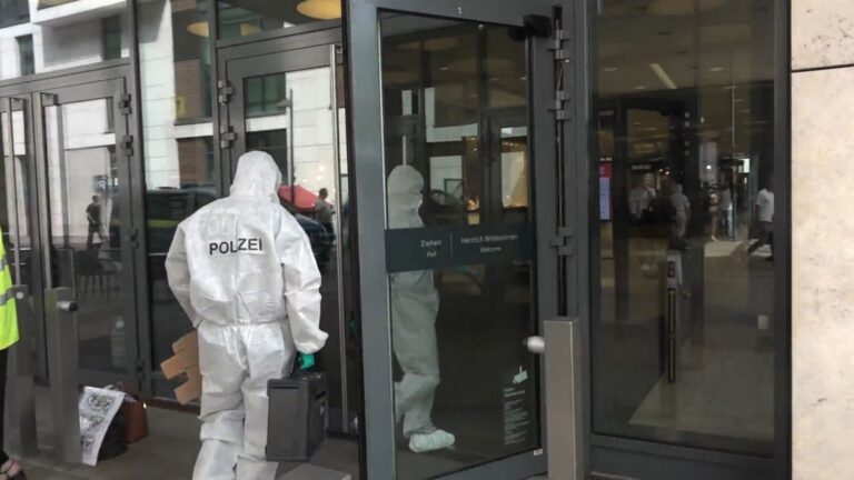 Messerattacke in Stuttgarter Einkaufszentrum: Frau angezündet