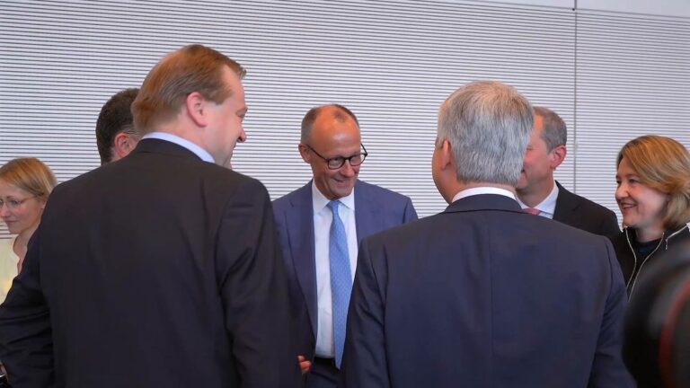 Merz baut Regierung und CDU-Führung nach Spahn-Rücktritt um