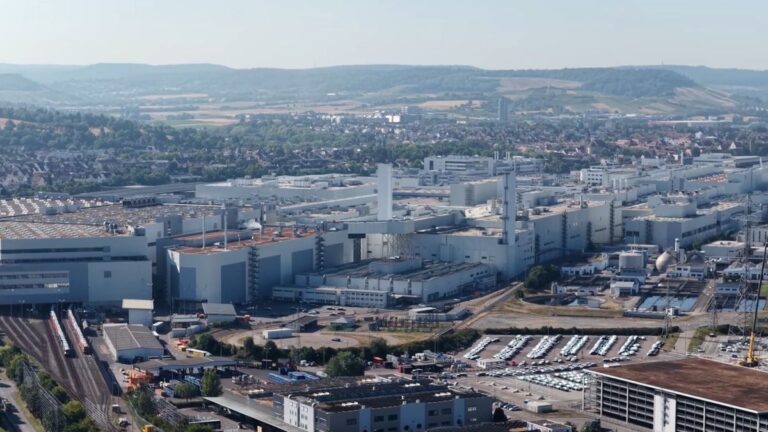 VW-Gewinn bricht um ein Drittel ein – Sparpläne stoßen auf Widerstand
