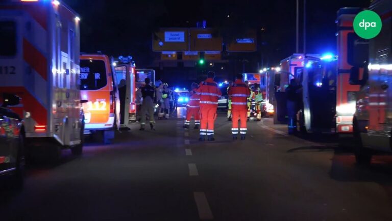 Auto fährt in CSD-Menge: Ein Toter, 16 Verletzte in Berlin
