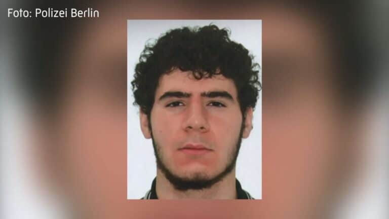Auto rast in CSD-Menge: Eine Tote, 16 Verletzte in Berlin