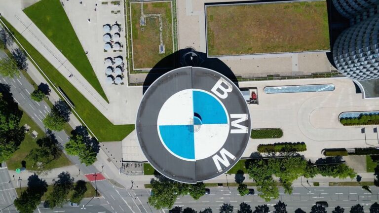 BMW baut weltweit 8.000 Stellen ab