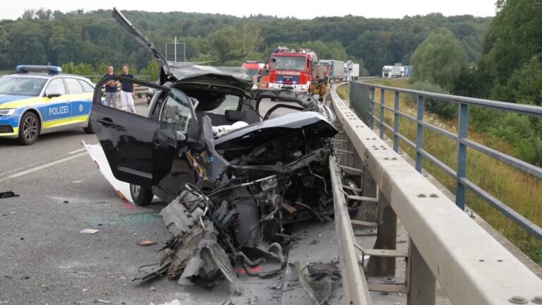Tödlicher Frontalzusammenstoß auf B 312 bei Esslingen