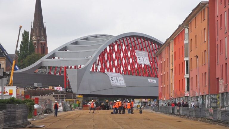 13 Jahre geplant: Hamburgs neue Sternbrücke ist eingebaut
