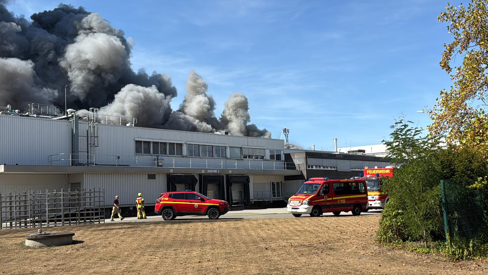 Feuer bei Bedford im Hafen. / Foto: Pohlmann