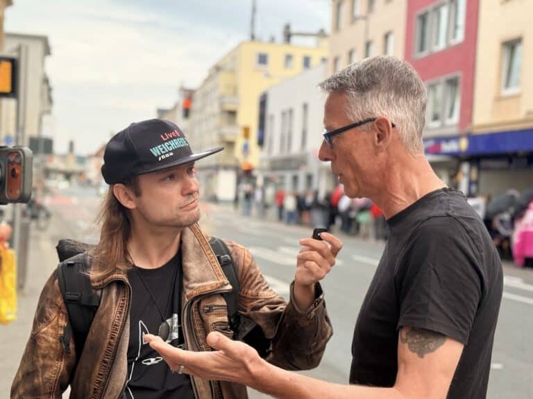 YouTube-Streamer "Weichreite" interviewt Thomas Spohn von der AfD Osnabrück in Innenstadt